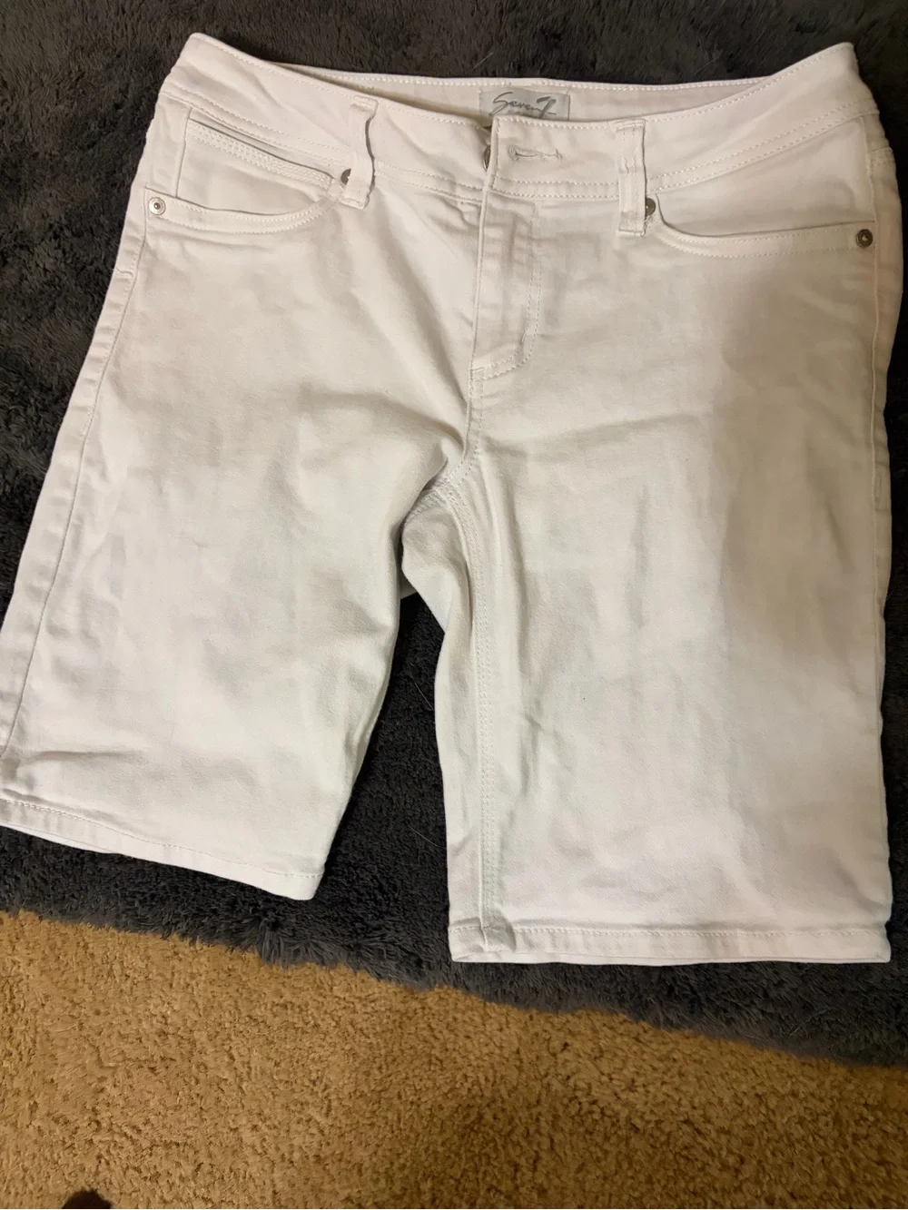 Seven 7 white women’s denim shorts.